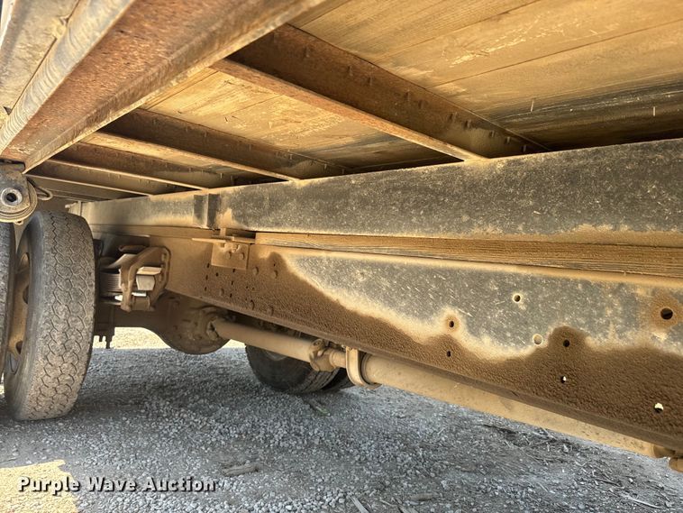 image for item DQ6772 1995 Ford F700 dump truck