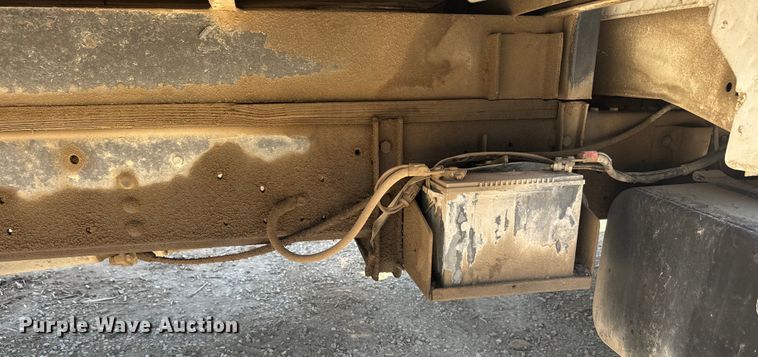 image for item DQ6772 1995 Ford F700 dump truck