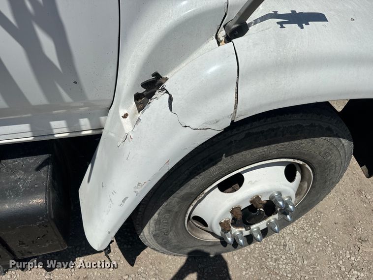 image for item DQ6772 1995 Ford F700 dump truck