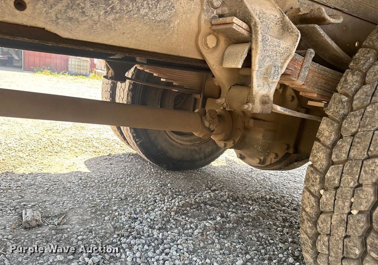 image for item DQ6772 1995 Ford F700 dump truck