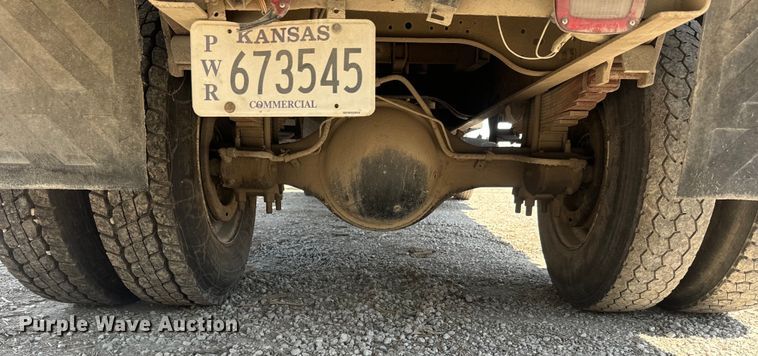 image for item DQ6772 1995 Ford F700 dump truck