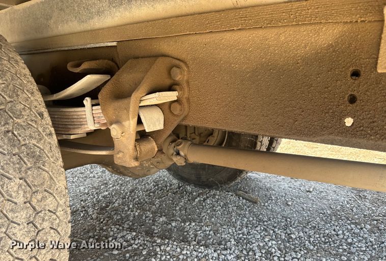 image for item DQ6772 1995 Ford F700 dump truck