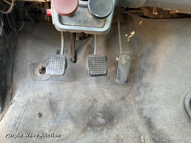 image for item DQ6772 1995 Ford F700 dump truck