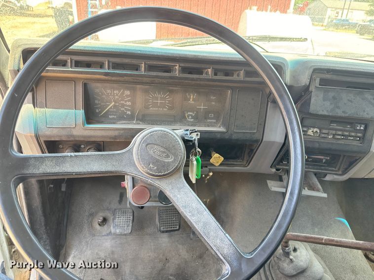 image for item DQ6772 1995 Ford F700 dump truck