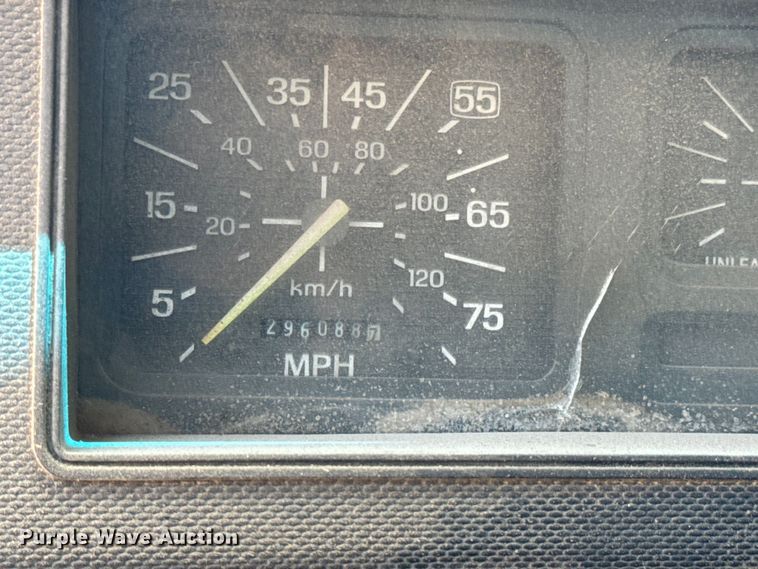 image for item DQ6772 1995 Ford F700 dump truck