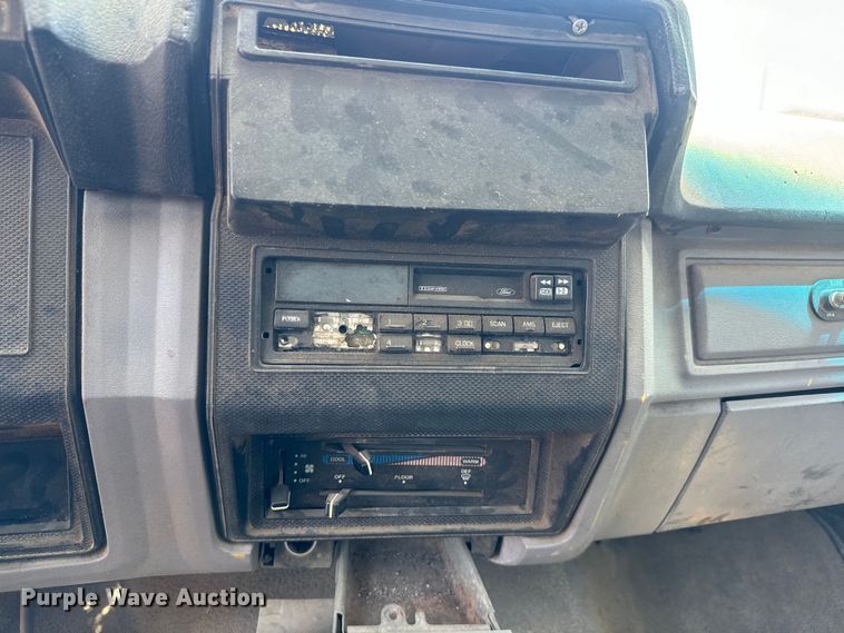 image for item DQ6772 1995 Ford F700 dump truck