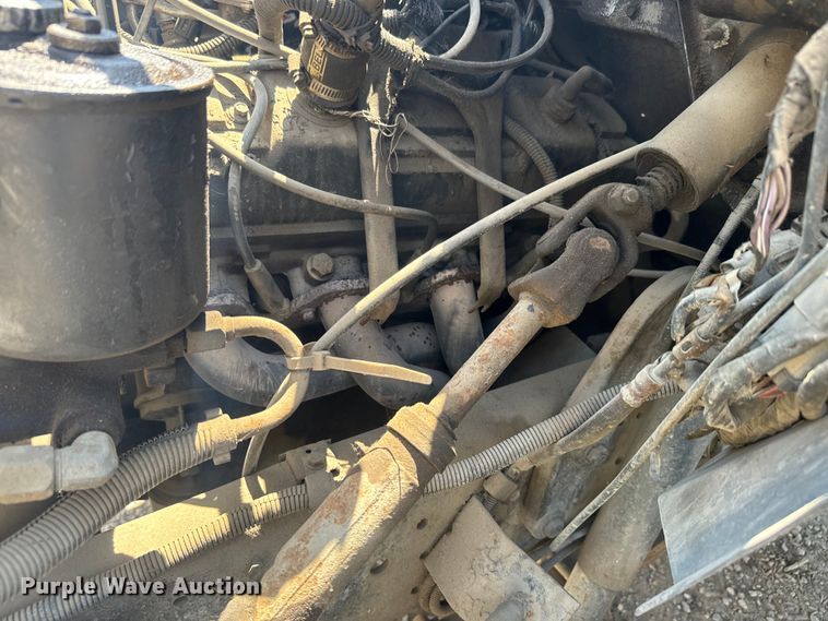 image for item DQ6772 1995 Ford F700 dump truck