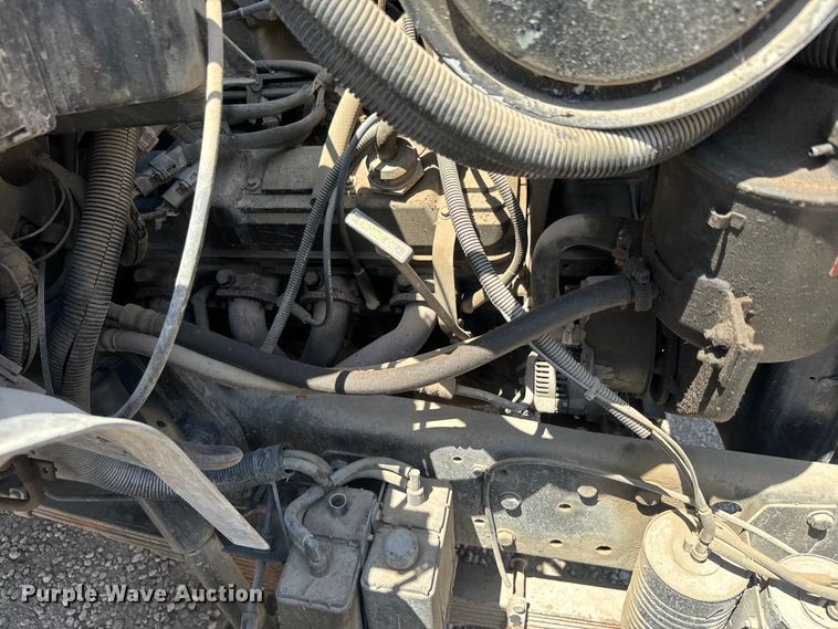 image for item DQ6772 1995 Ford F700 dump truck