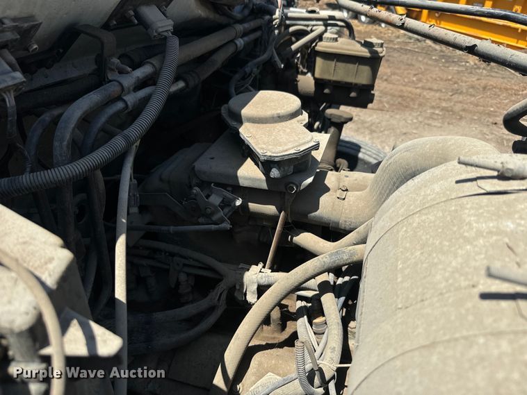 image for item DQ6772 1995 Ford F700 dump truck