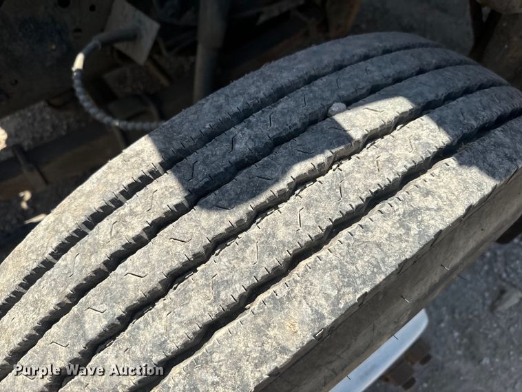 image for item DQ6772 1995 Ford F700 dump truck