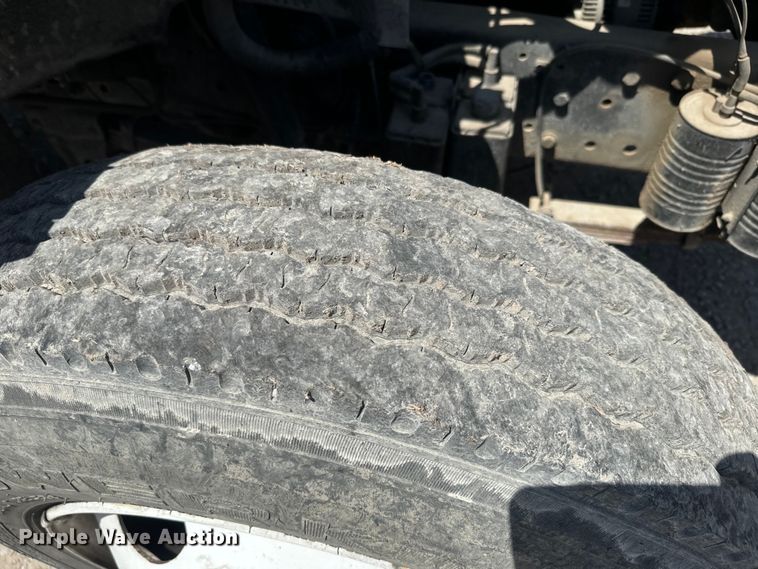 image for item DQ6772 1995 Ford F700 dump truck