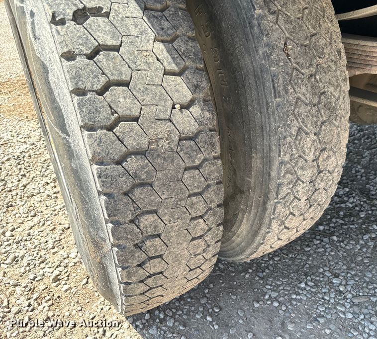 image for item DQ6772 1995 Ford F700 dump truck