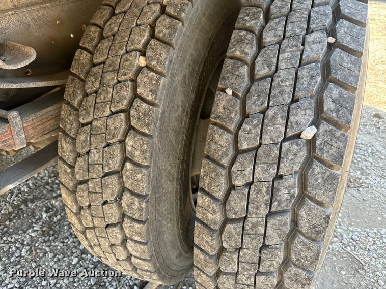 image for item DQ6772 1995 Ford F700 dump truck