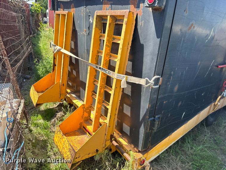 image for item DQ6773 2007 Interstate  equipment trailer