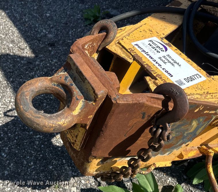 image for item DQ6773 2007 Interstate  equipment trailer