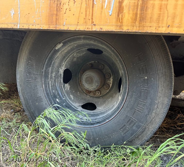 image for item DQ6773 2007 Interstate  equipment trailer