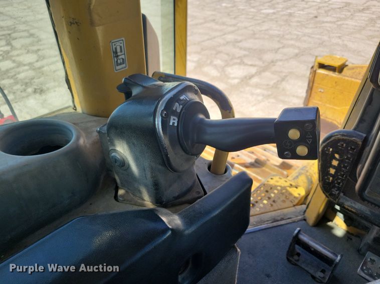 image for item DR4306 2006 Caterpillar D6N XL dozer