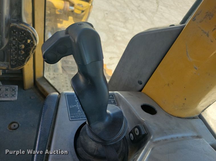 image for item DR4306 2006 Caterpillar D6N XL dozer