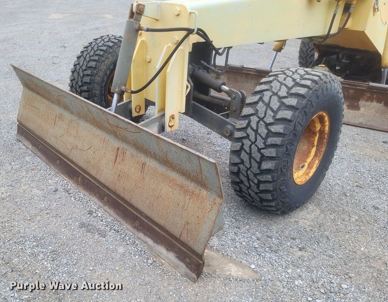 image for item DR4778 Gehl motor grader