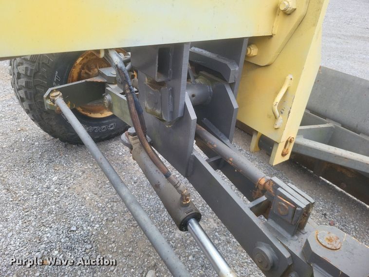 image for item DR4778 Gehl motor grader