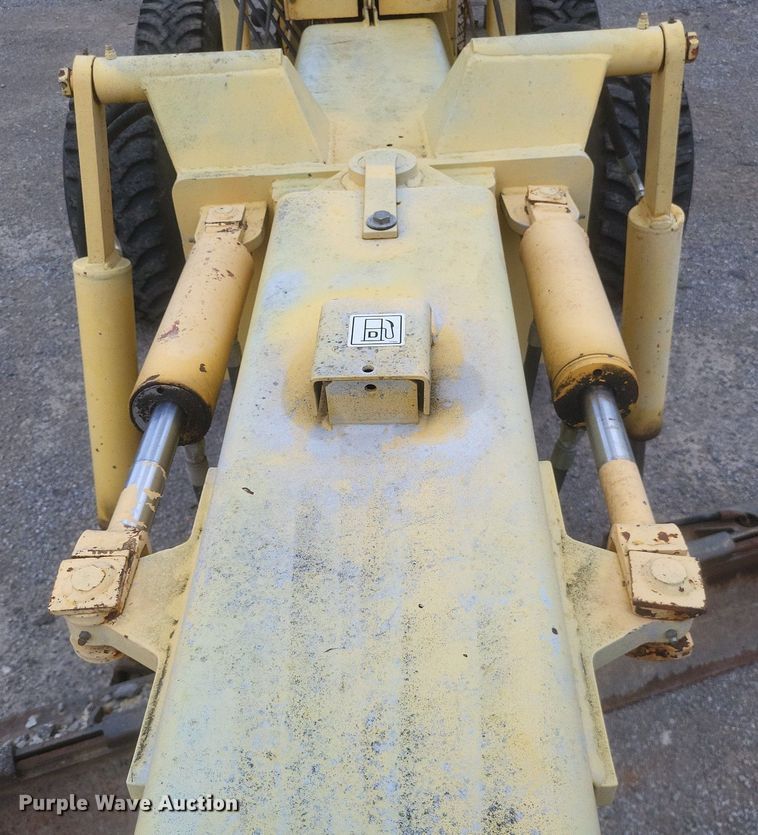 image for item DR4778 Gehl motor grader