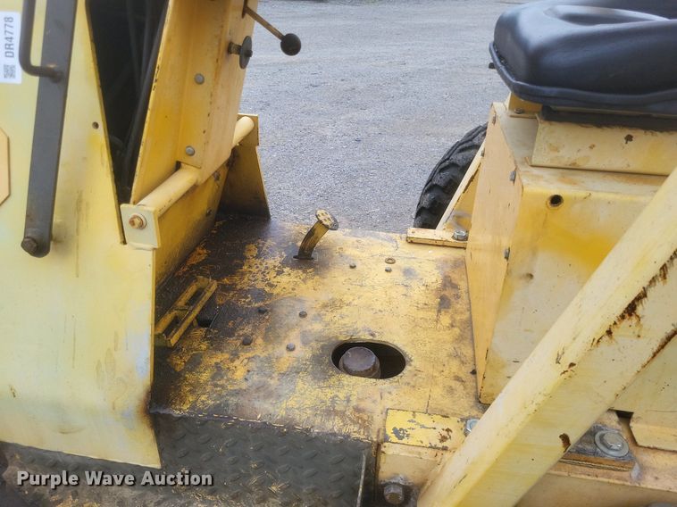 image for item DR4778 Gehl motor grader
