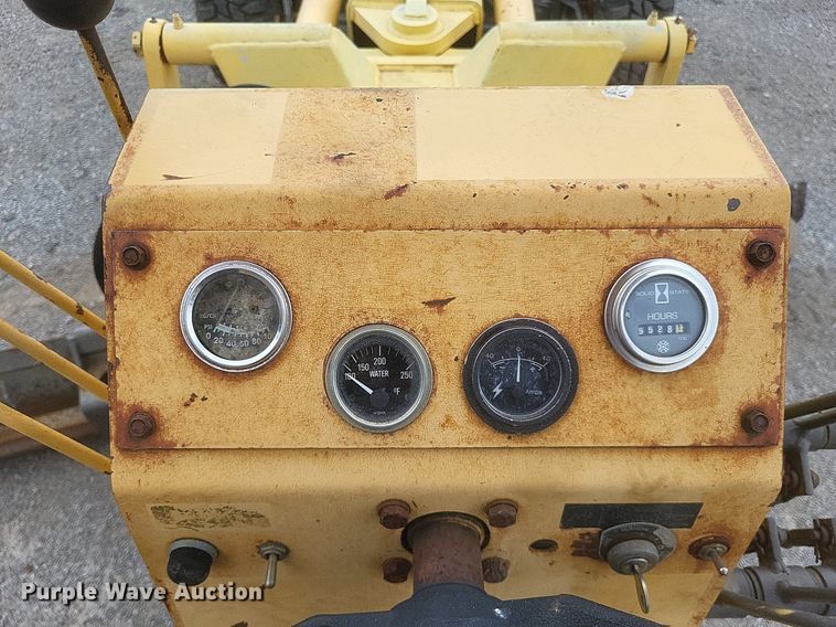 image for item DR4778 Gehl motor grader