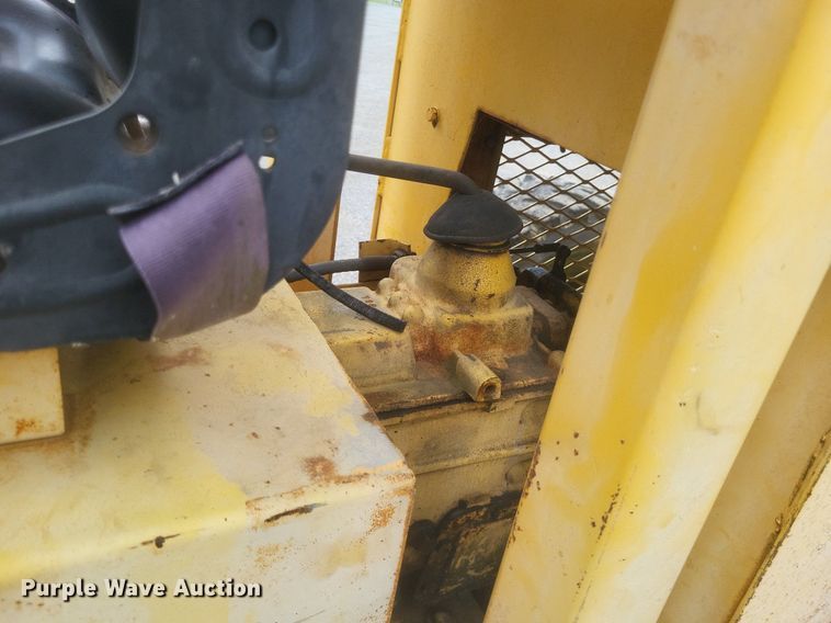 image for item DR4778 Gehl motor grader