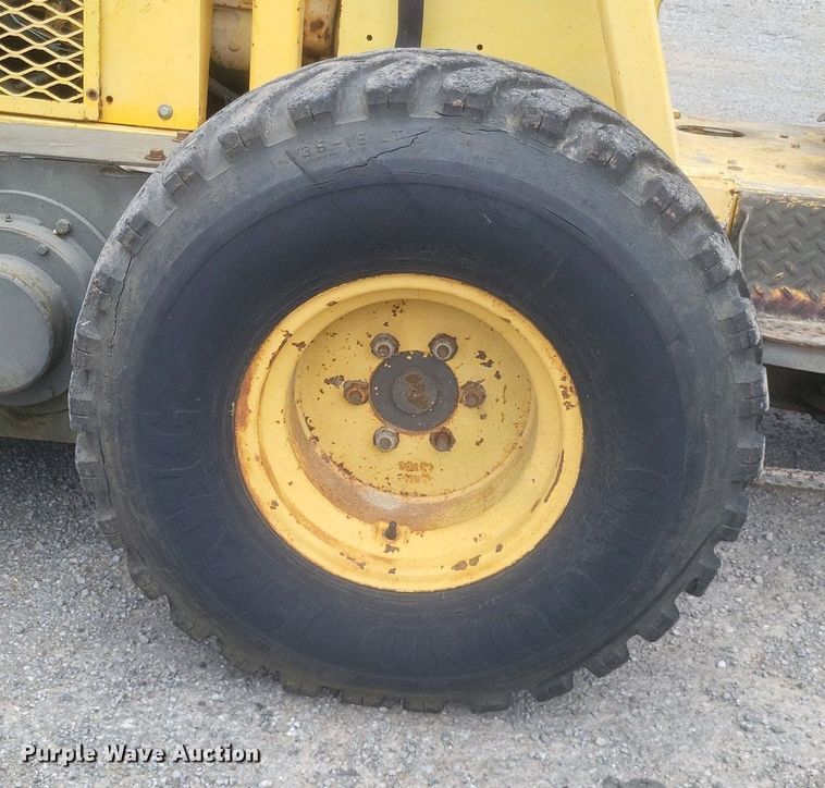 image for item DR4778 Gehl motor grader