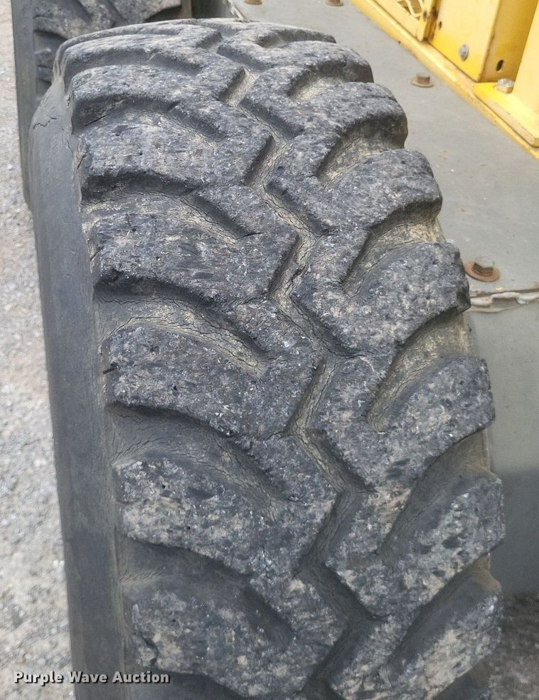 image for item DR4778 Gehl motor grader