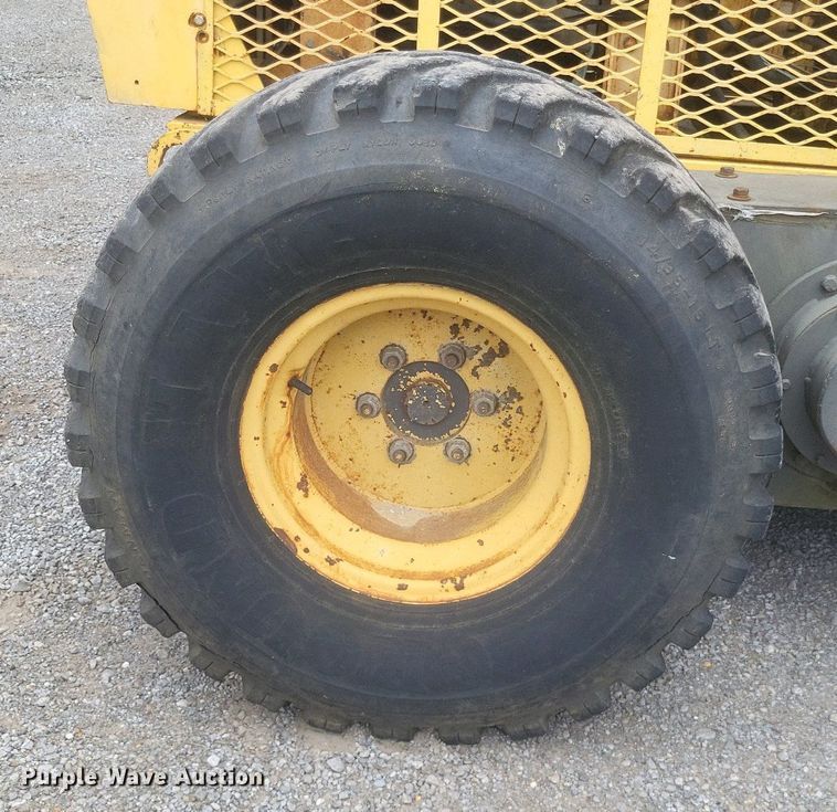 image for item DR4778 Gehl motor grader