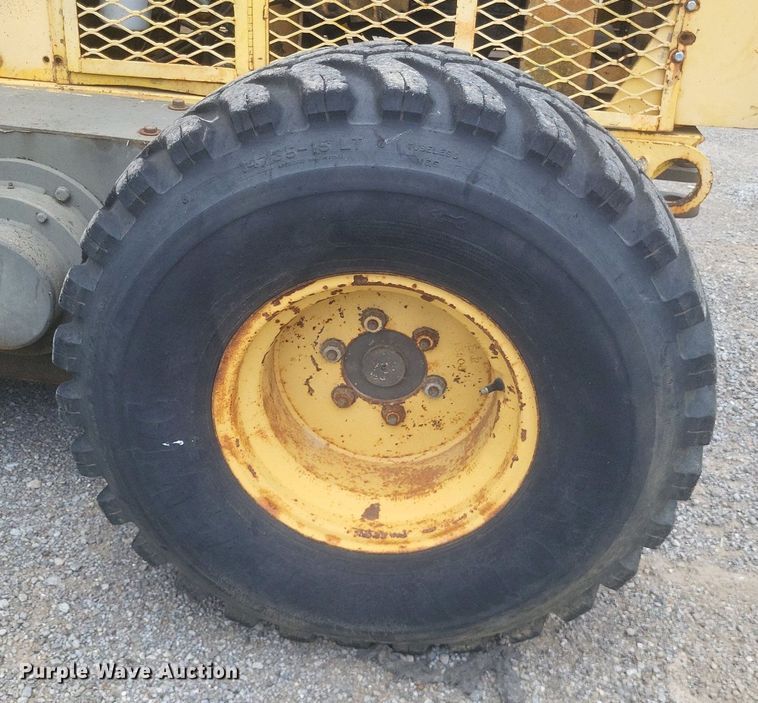 image for item DR4778 Gehl motor grader