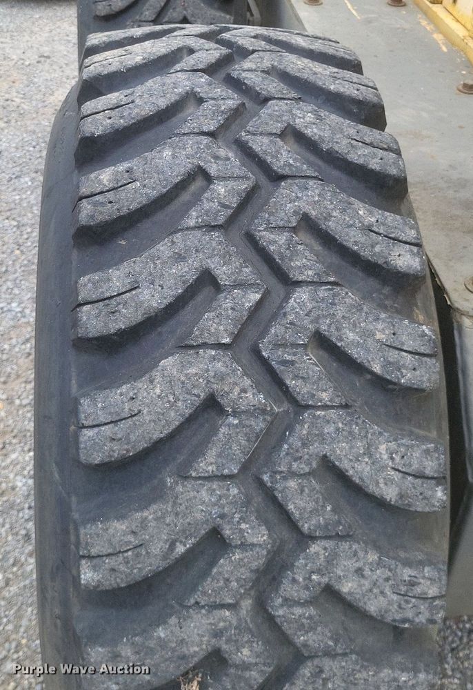 image for item DR4778 Gehl motor grader