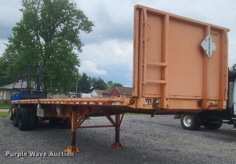 image for item DR4779 2013 Great Dane  FSP-0024-00099 flatbed trailer with forklift
