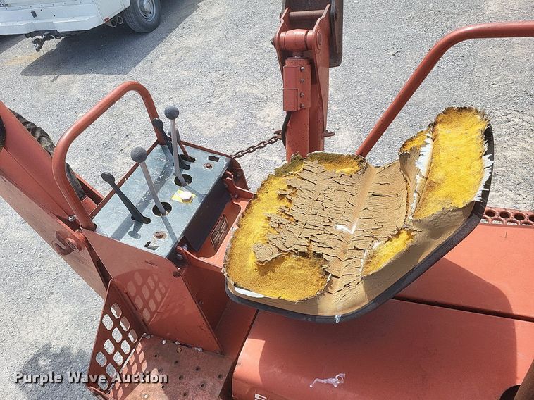 image for item DR4792 1998 Ditch Witch  5110 trencher