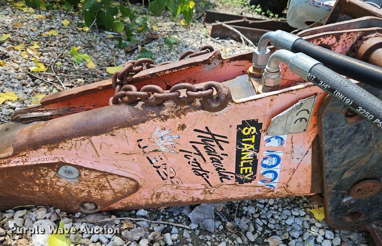 image for item DR8607 Stanley MB256 skid steer breaker