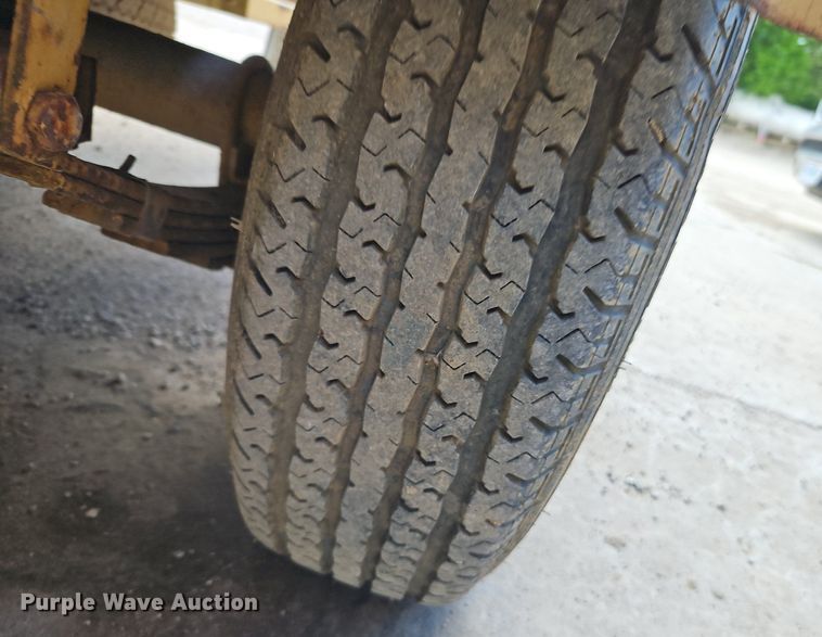 image for item DR8612 Amida light plant