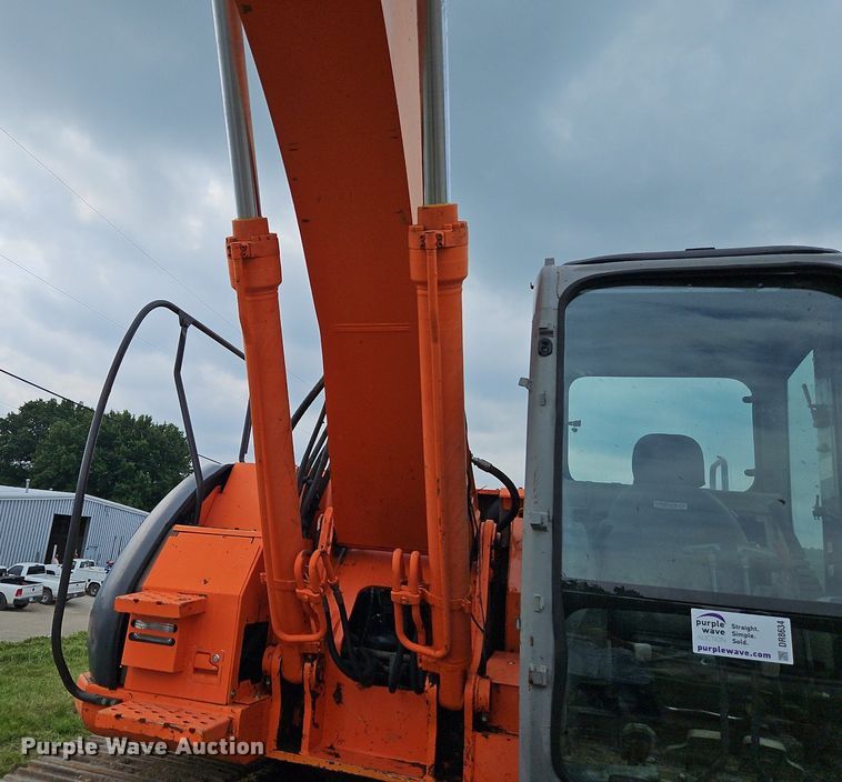 image for item DR8634 2005 Hitachi  225USLC excavator