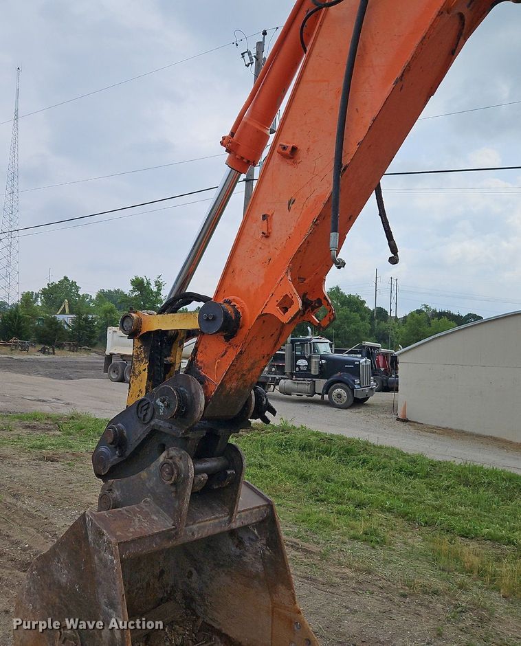 image for item DR8634 2005 Hitachi  225USLC excavator