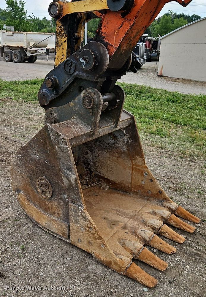 image for item DR8634 2005 Hitachi  225USLC excavator