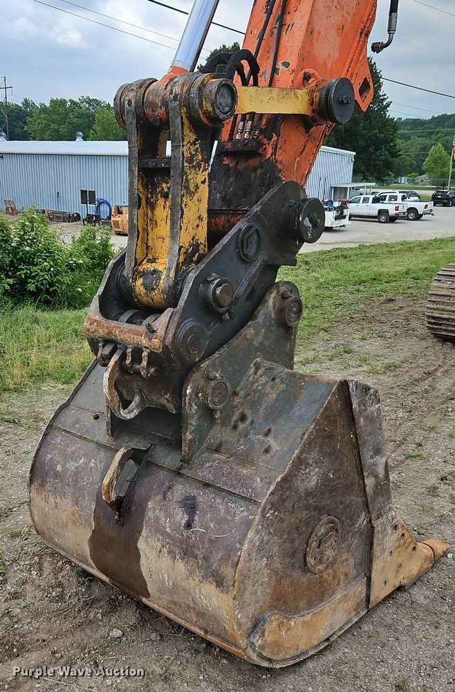 image for item DR8634 2005 Hitachi  225USLC excavator