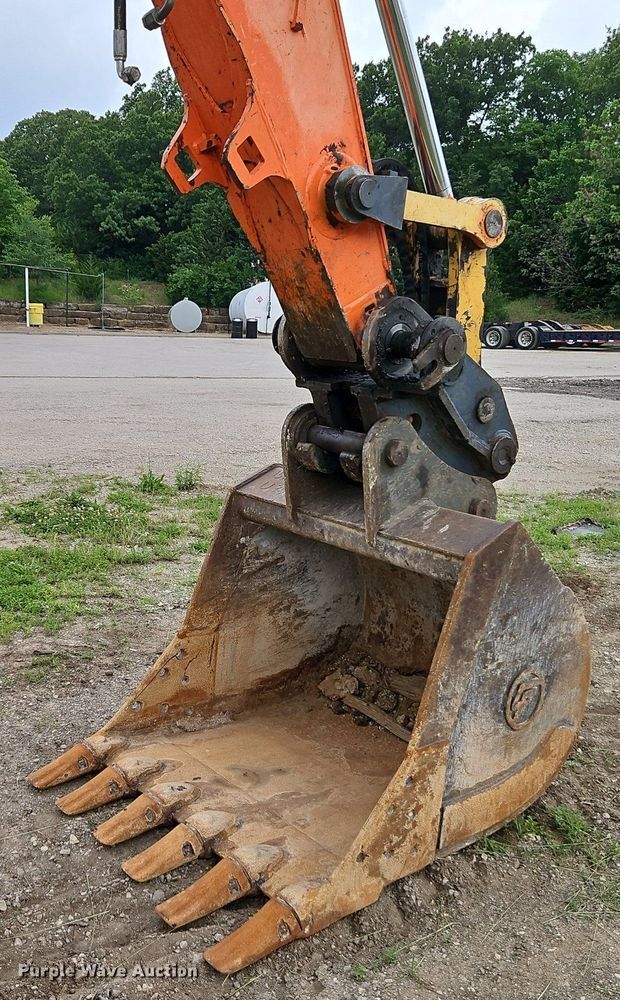 image for item DR8634 2005 Hitachi  225USLC excavator