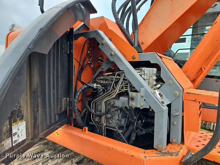 image for item DR8634 2005 Hitachi  225USLC excavator