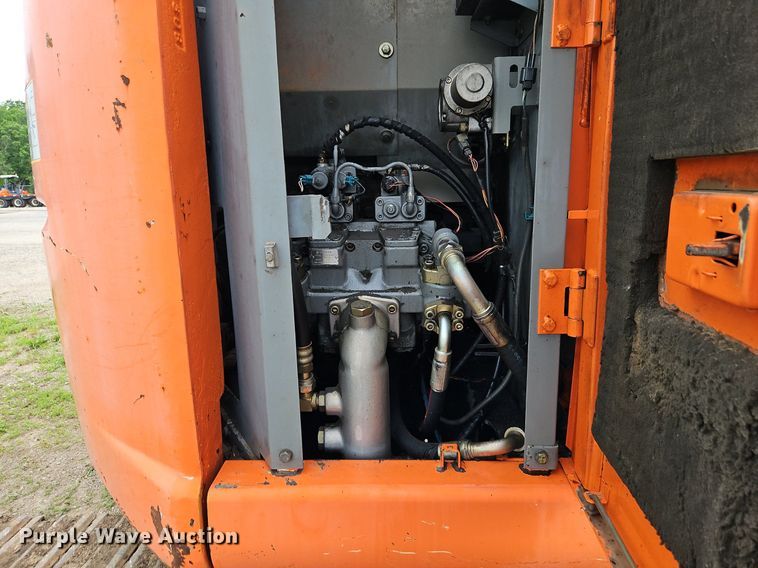 image for item DR8634 2005 Hitachi  225USLC excavator
