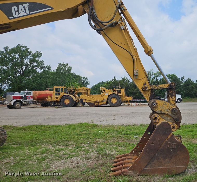 image for item DR8635 2002 Caterpillar  325C excavator