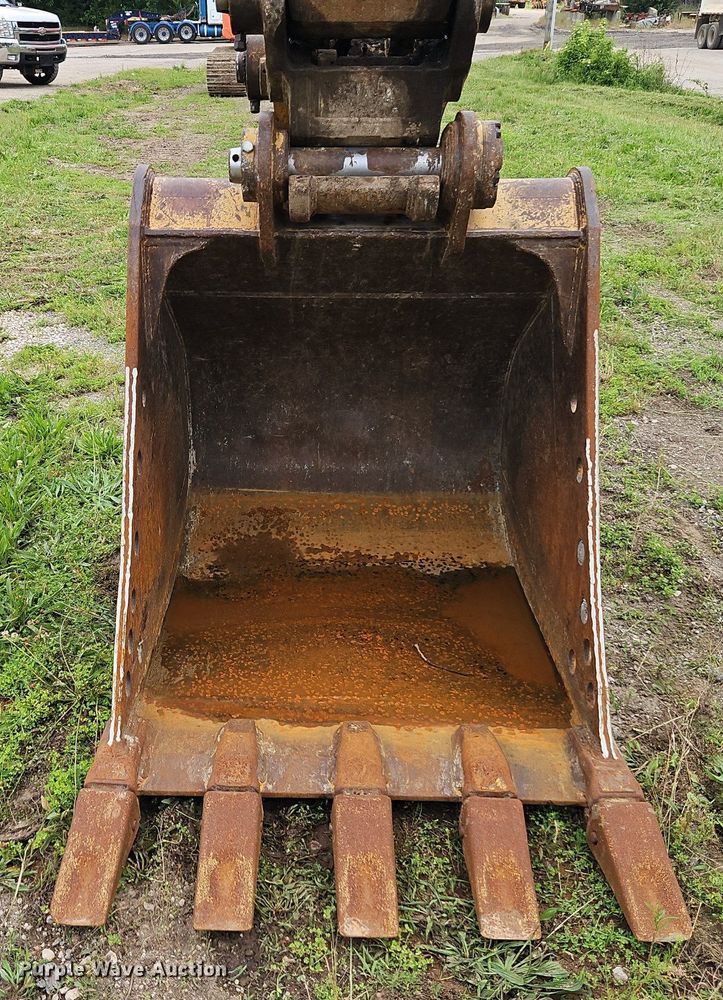 image for item DR8635 2002 Caterpillar  325C excavator