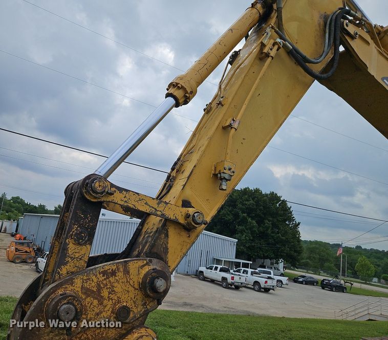 image for item DR8635 2002 Caterpillar  325C excavator