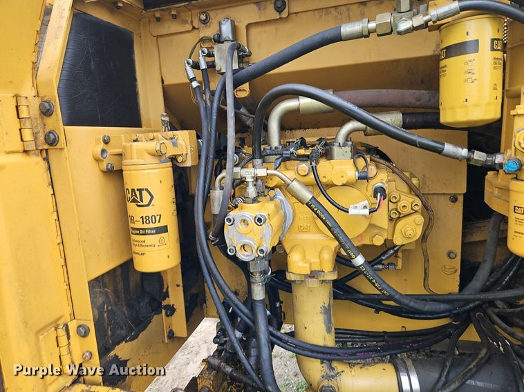 image for item DR8635 2002 Caterpillar  325C excavator