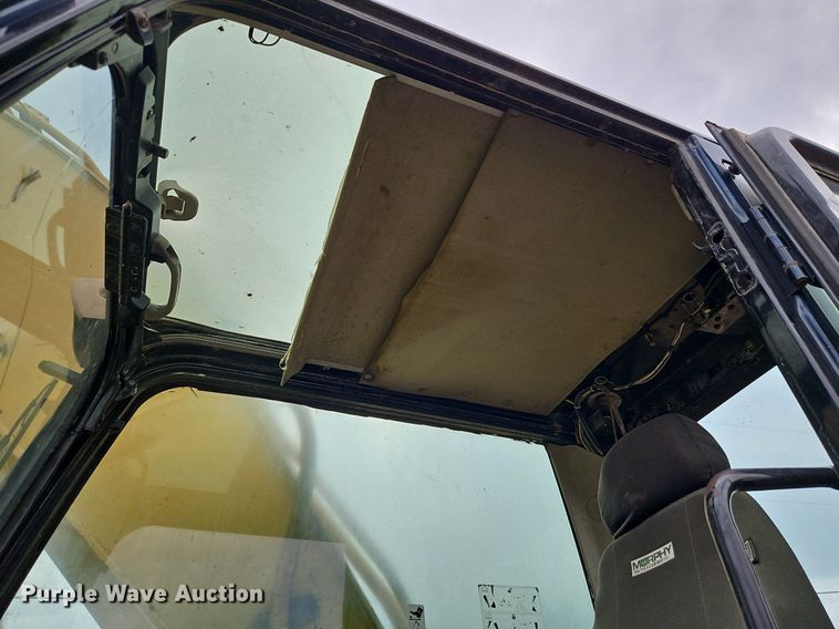 image for item DR8635 2002 Caterpillar  325C excavator