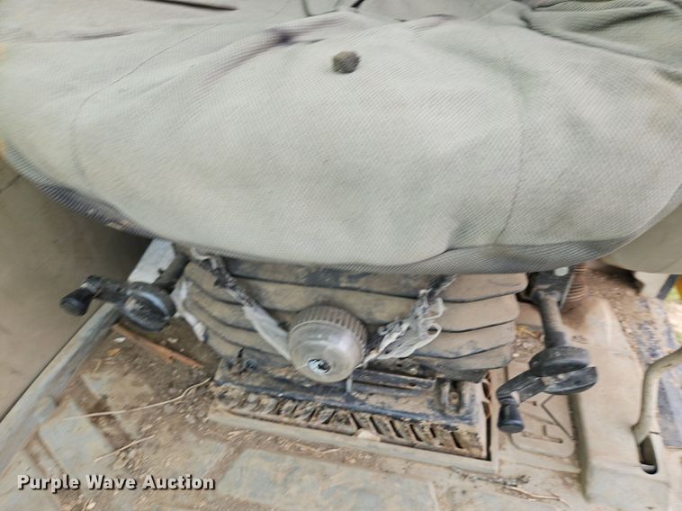 image for item DR8635 2002 Caterpillar  325C excavator